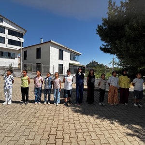 "Çocuklarımız Neşemiz, Geleceğimiz" temasıyla işaret dili ve geleneksel çocuk oyunları etkinliği düzenlendi - fotoğraf 2