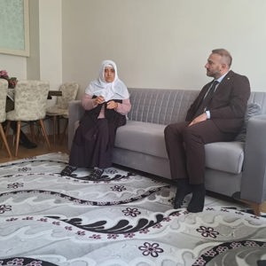 İl Müdürümüz Alper Alp, Şehidimizin kıymetli annesini ziyaret etti. - fotoğraf 1