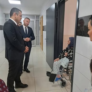 Vali Yardımcımız Sayın Hasan Çimer, İl Müdürümüz Alper Alp ile birlikte, Özel Çamlık Bakım Merkezi’ni ziyaret etti. - fotoğraf 3