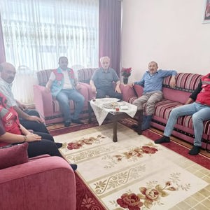 Yerköy Sosyal Hizmet Merkezi Müdürlüğümüzce, aziz şehidimiz Erhan Ar, sene-i devriyesinde kabri başında dualarla anıldı. - fotoğraf 2