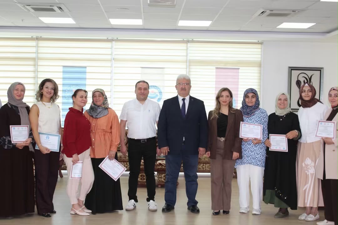 Aile Çemberinde Kadın Olmak: Bir Psikodrama Yolculuğu Projesi