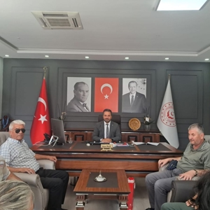 Türkiye Görme Engelliler Derneği Muğla Şubesi Başkanı Mehmet ÖZDEMİR ve beraberindeki yönetim kurulu üyeleri, İl Müdürümüz Mahmut SELÇUK’u makamında ziyaret etti. - fotoğraf 1
