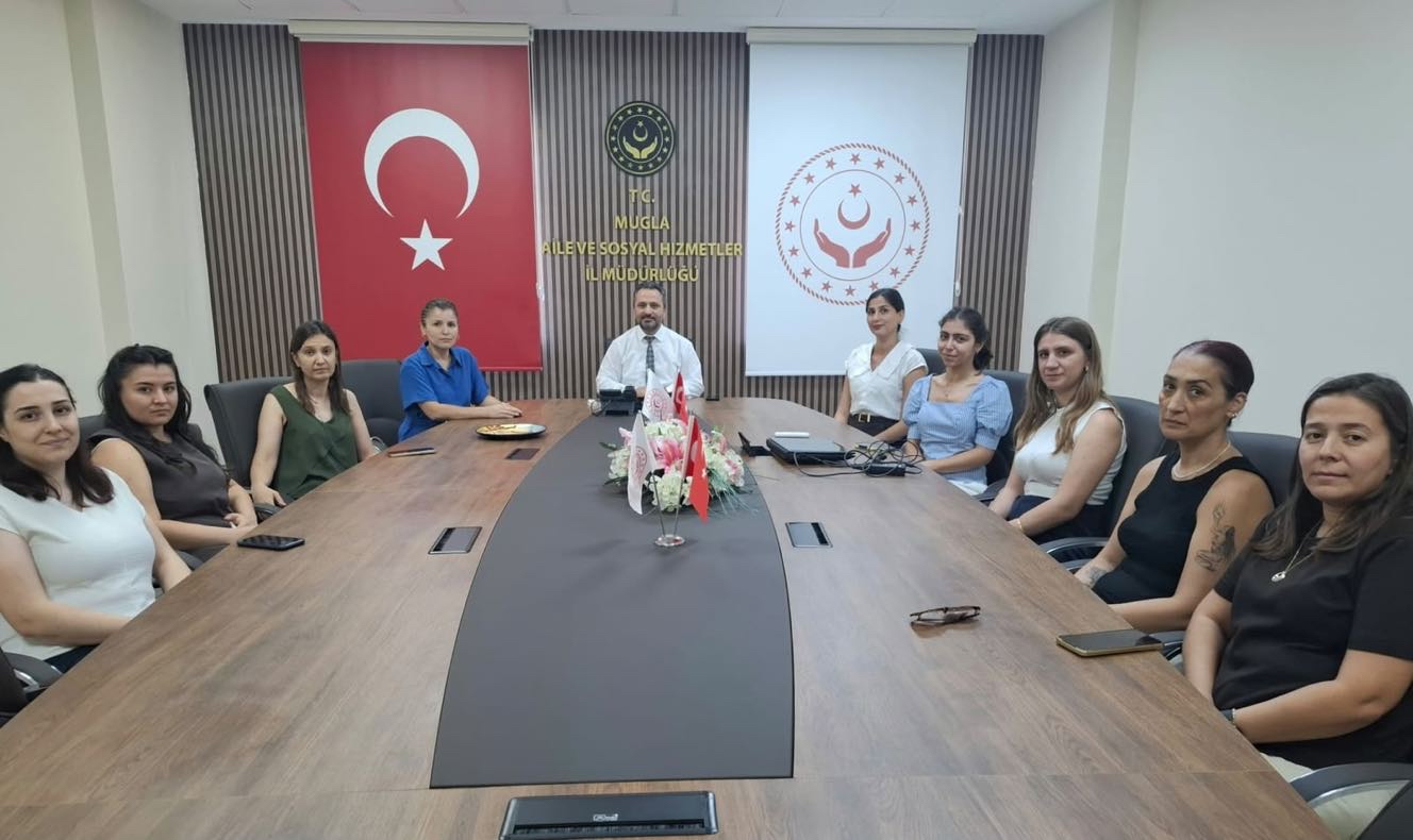 İl Müdürümüz Mahmut SELÇUK, Şiddet Önleme ve İzleme Merkezi Müdürlüğü (ŞÖNİM) personeliyle toplantı gerçekleştirdi.