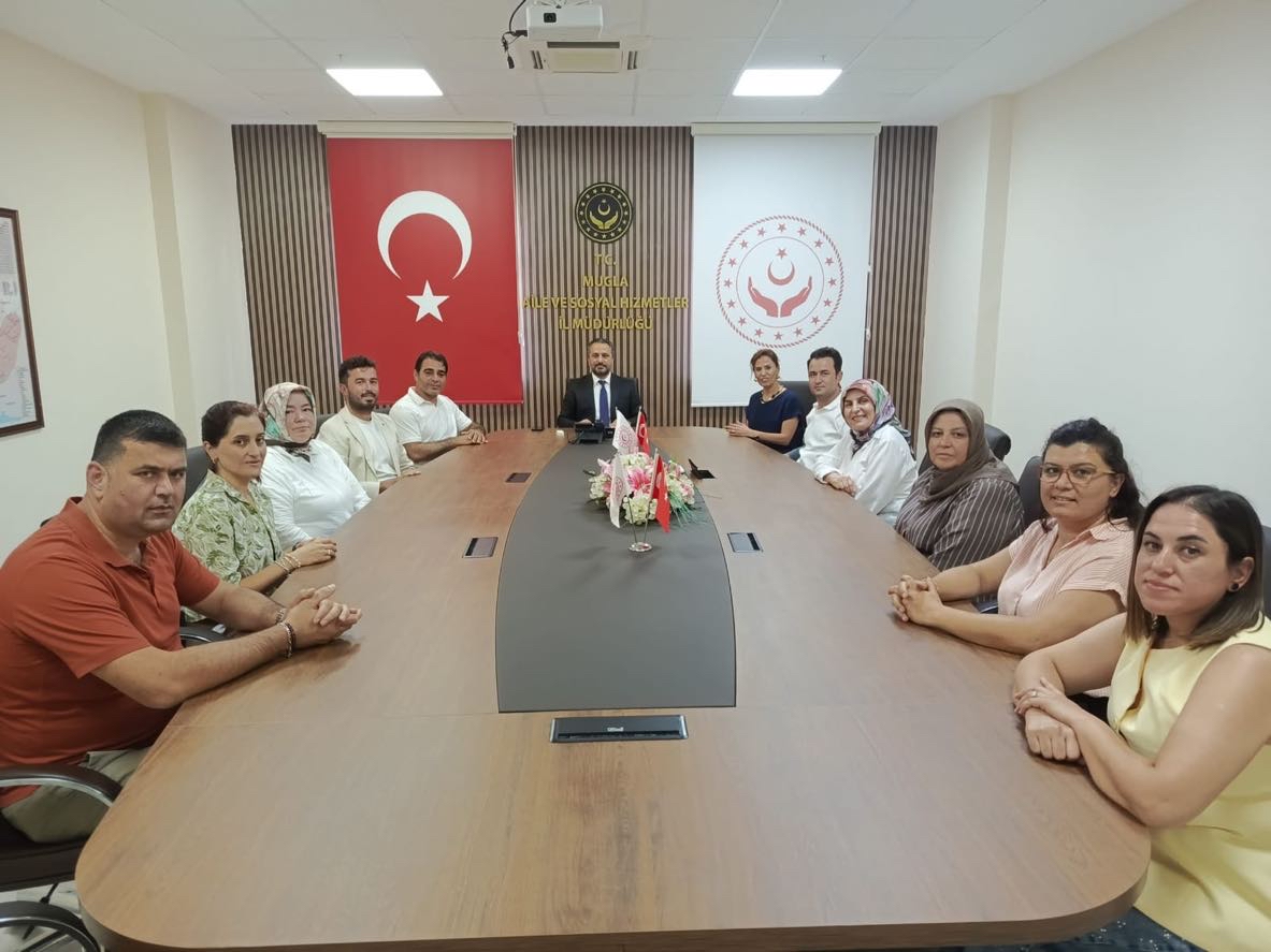 Öz Sağlık-İş Sendikası Muğla Şube Başkanı Nilüfer KAVASOĞLU ve beraberindeki şube yönetimi, İl Müdürümüz Mahmut SELÇUK’u makamında ziyaret etti.