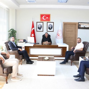 AK PARTİ SOSYAL POLİTİKALAR BAŞKAN YARDIMCILARINDAN İL MÜDÜRÜMÜZ SAYIN SERDAR DEMİRCİ’YE ZİYARET - fotoğraf 1