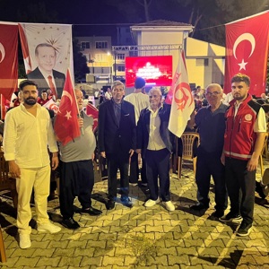 15 Temmuz Demokrasi ve Millî Birlik Günü kapsamında, Kadirli Huzurevi Yaşlı Bakım ve Rehabilitasyon Merkezi Müdürlüğü ile Kadirli Sosyal Hizmet Merkezi Müdürlüğü Kuruluş Müdürlerimiz ve personellerimiz ile huzurevi sakinlerimiz, demokrasi nöbeti programına katılım sağladı. - fotoğraf 2