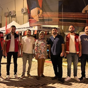 15 Temmuz Demokrasi ve Millî Birlik Günü kapsamında, Kadirli Huzurevi Yaşlı Bakım ve Rehabilitasyon Merkezi Müdürlüğü ile Kadirli Sosyal Hizmet Merkezi Müdürlüğü Kuruluş Müdürlerimiz ve personellerimiz ile huzurevi sakinlerimiz, demokrasi nöbeti programına katılım sağladı. - fotoğraf 4