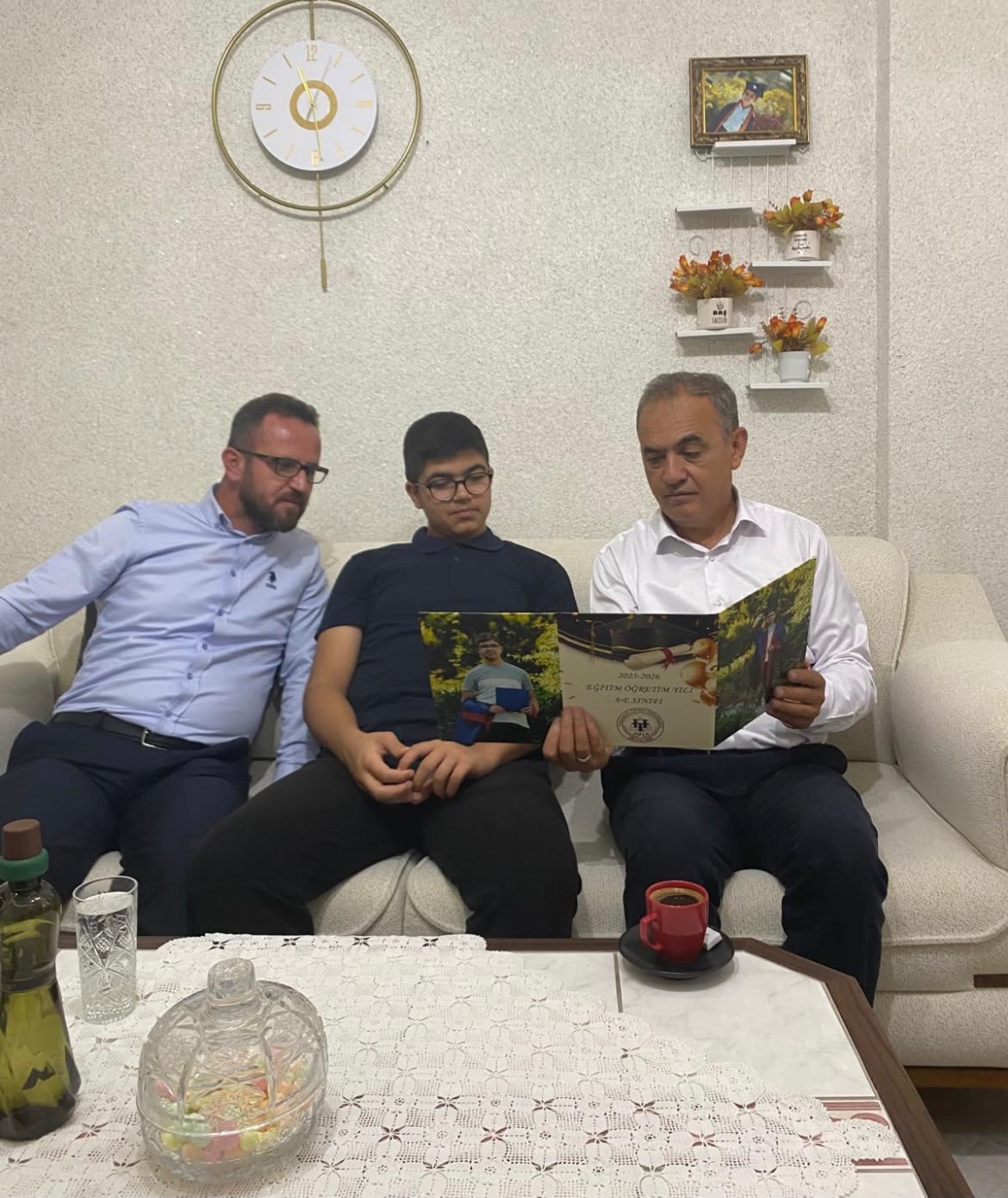  Cumhurbaşkanımızın kararıyla ilan edilen Aile ve Nüfus 10 Yılı (2026-2035) kapsamında, İl Müdürümüz Mustafa ÇAKIR, Şube müdürümüz Esra BAYSAL ve Bucak Sosyal Hizmet Merkezi Müdür V. İsmail AYRULU tarafından aile ziyaretleri gerçekleştirildi.