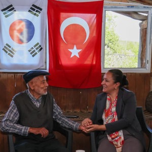  Sayın Valimiz Tülay BAYDAR BİLGİHAN ve İl Müdürümüz Mustafa ÇAKIR Kahraman Gazimiz Mustafa Gök ve eşi Yaşar Hanım Gök’ü ziyaret etti. - fotoğraf 1