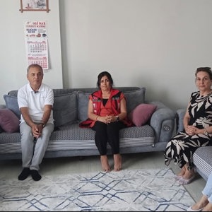 Cumhurbaşkanımızın kararıyla ilan edilen Aile ve Nüfus 10 Yılı (2026-2035) kapsamında, İl Müdürümüz Mustafa ÇAKIR, Şube müdürümüz Esra BAYSAL ve Sosyal Hizmet Merkezi Müdürümüz Şeyda ŞİMŞEK tarafından aile ziyaretleri gerçekleştirildi. - fotoğraf 1