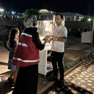 Çalışma Arkadaşlarımızla Birlikte Esentepe Mesire Alanında Acık Hava Sinemasında Koruyucu Aile Hizmet Modelinin Tanıtımı Gerçekleştirilmiş, Vatandaşlarımıza Bilgilendirme Yapılmıştır. - fotoğraf 4