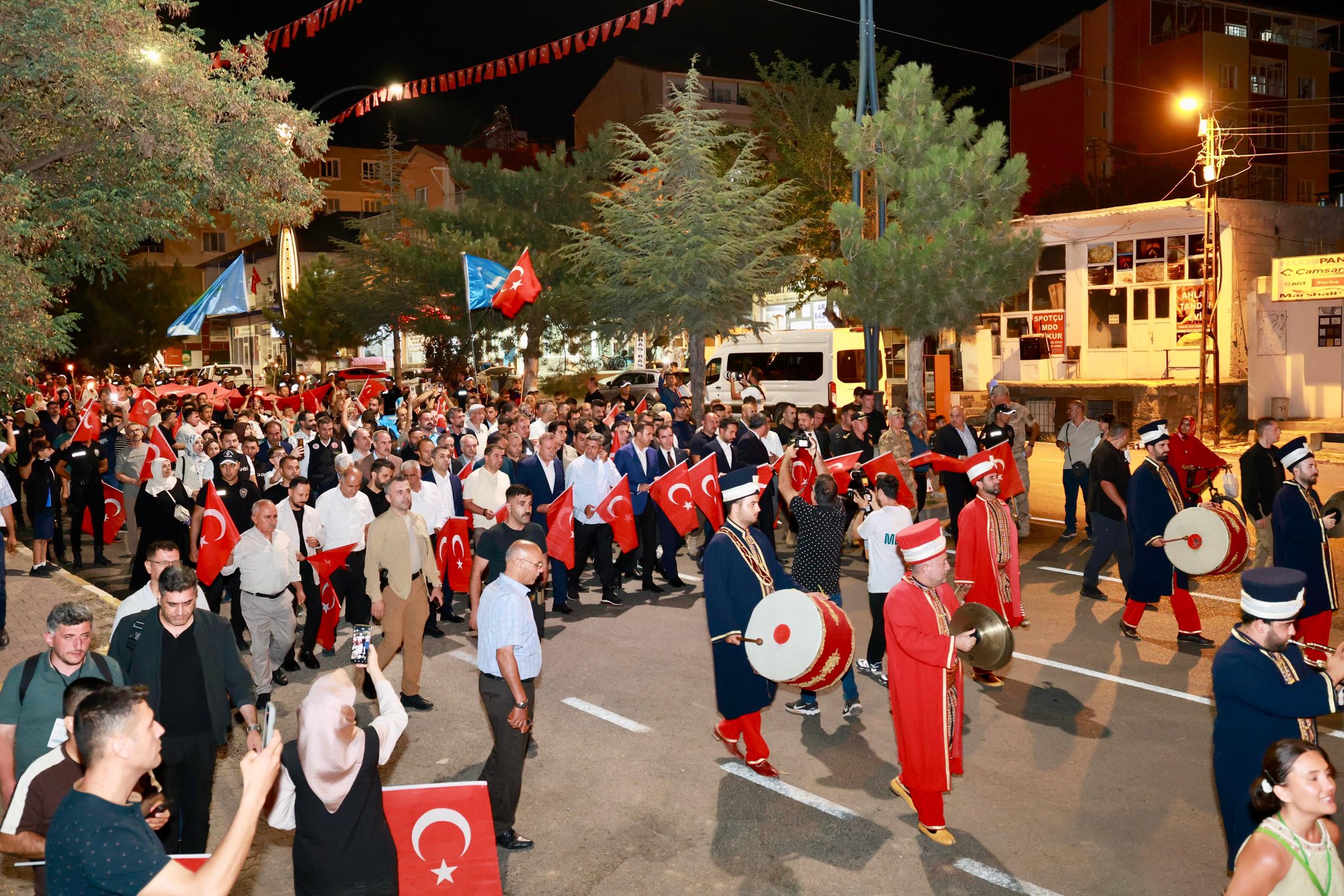 955. Yıl Anadolu'nun Fethi Malazgirt 1071 Ahlat Anma Programı" kapsamında Ahlat'ta  "Fener Alayı ve Bayrak Yürüyüşü
