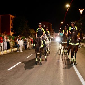 955. Yıl Anadolu'nun Fethi Malazgirt 1071 Ahlat Anma Programı" kapsamında Ahlat'ta  "Fener Alayı ve Bayrak Yürüyüşü - fotoğraf 5