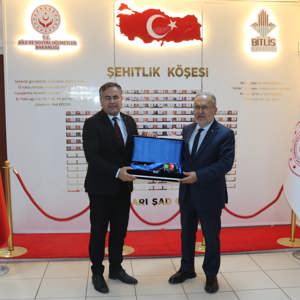 15 Temmuz Derneği Genel Başkanı Sayın İsmail Hakkı Turunç, beraberindeki heyet ile birlikte İl Müdürümüz Vefa Akdoğan'ı ziyaret etti - fotoğraf 3