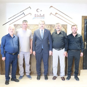  İl Müdürümüz Vefa Akdoğan, 15 Temmuz Derneği Genel Başkanı Sayın İsmail Hakkı Turunç ve beraberindeki heyet ile birlikte Ahlat Kaymakamımız Sayın Özgür Kaya'yı makamında ziyaret etti - fotoğraf 2