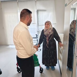 Müdürlüğümüze bağlı İzmirlioğlu Huzurevi, Devrek Huzurevi Yaşlı Bakım ve Rehabilitasyon Merkezi ile Devrek Engelsiz Yaşam Bakım Rehabilitasyon ve Aile Danışma Merkezi ziyaret edilmiştir. - fotoğraf 2