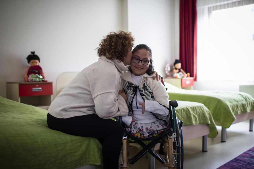 "Devlet Ana"nın Sahip Çıktığı İrem ve Melek, Engelleri Sevgi ve Eğitimle Aştı