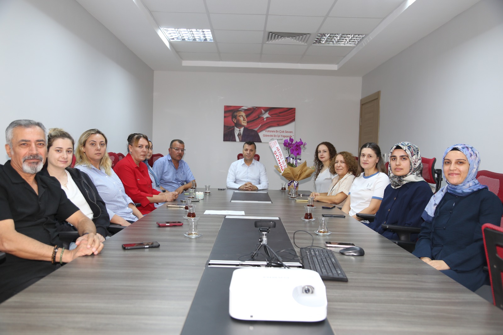 İl Müdürümüz Sayın Abdurrahman Bilgiç, Şiddet Önleme ve İzleme Merkezi (ŞÖNİM) Kuruluş Müdürümüz ve kıymetli çalışma arkadaşlarımızla bir araya geldi.