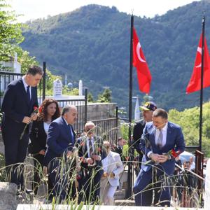 Kabristan Ziyareti - fotoğraf 1