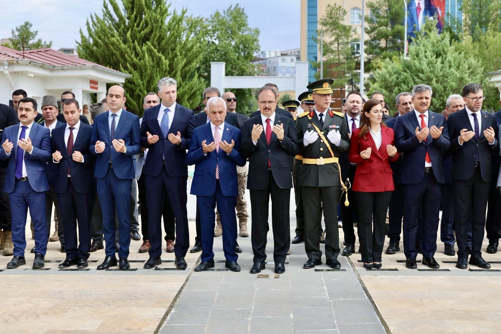 30 Ağustos Zafer Bayramı Kapsamında Garnizon Şehitliği Ziyareti