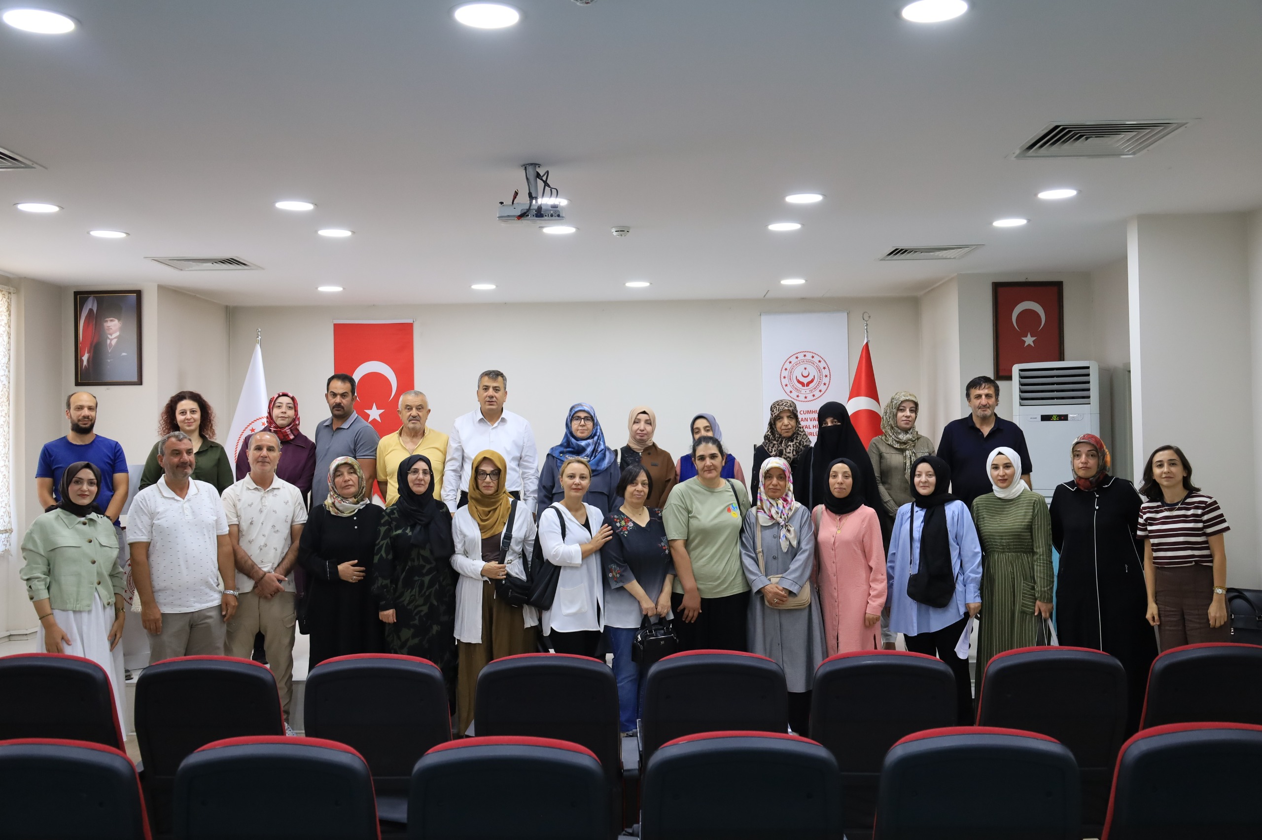  İl Müdürlüğümüz Koruyucu Aile Birimi Tarafından, Koruyucu Ailelerimizin Bilgi, Beceri Ve Farkındalıklarını Güçlendirmek Amacıyla Düzenlenen Koruyucu Aile Birinci Kademe Eğitimi Tamamlandı.