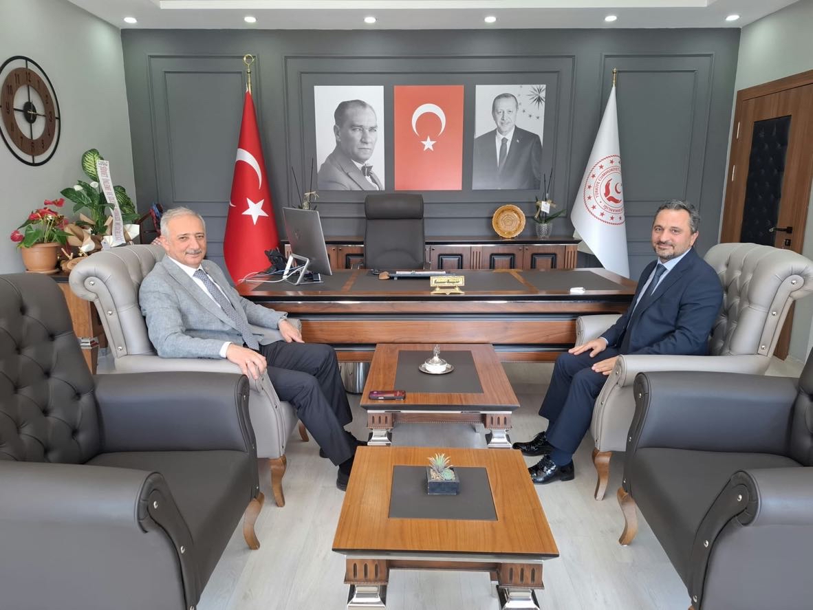28.Dönem AK Parti Muğla Milletvekili Sayın Kadem Mete ve AK Parti Menteşe İlçe Başkanı Avukat Sayın Mustafa Algan, İl Müdürümüz Sayın Mahmut Selçuk’u makamında ziyaret etti.