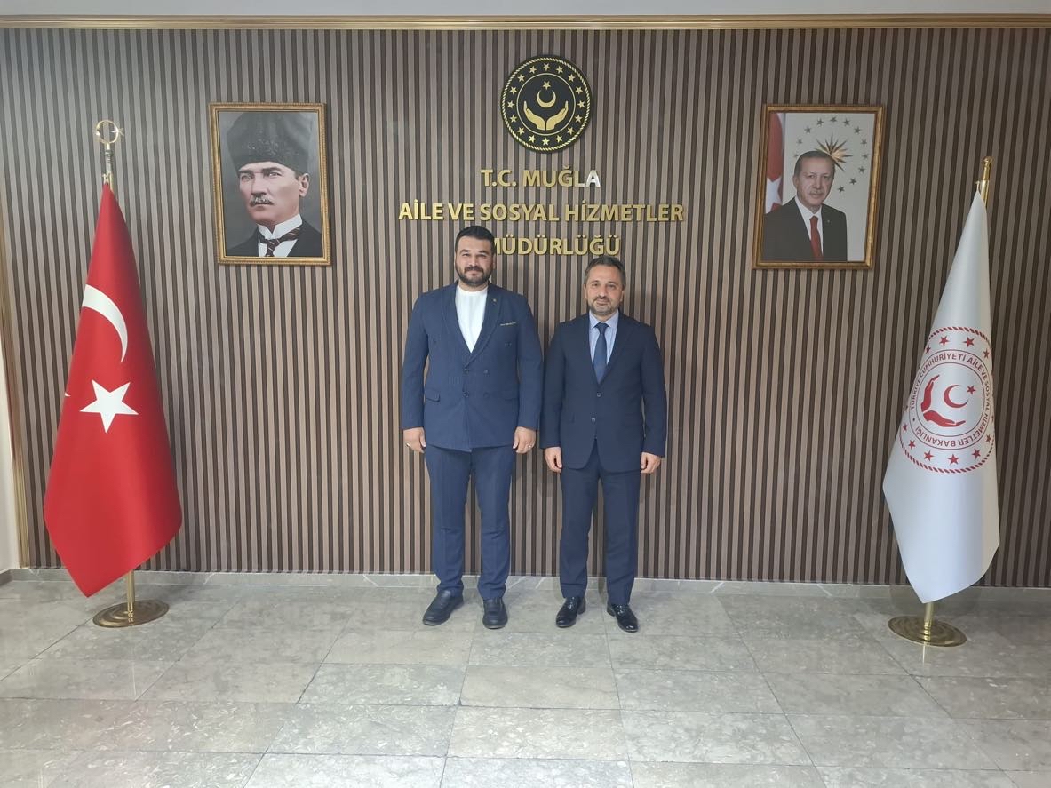 Milliyetçi Hareket Partisi (MHP) Menteşe İlçe Başkanı Sayın Kadir TÜRK ve beraberindeki yönetim kurulu üyeleri, İl Müdürümüz Sayın Mahmut SELÇUK’u makamında ziyaret etti.