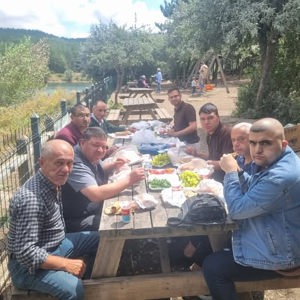 Bakım Rehabilitasyon ve Aile Danışma Merkezimizce, özel bireylerimizle birlikte Çamlık Milli Parkı'nın temiz havasında yürüyüş yapıldı, keyifli bir öğle yemeği yenildi! - fotoğraf 1