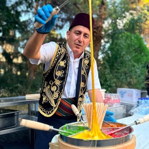 İl Müdürlüğümüz Yaşlı Hizmetleri Birimi Koordinasyonunda, Huzurevlerimizde Kalan Sakinlerimizin Katılımıyla Anlamlı Bir Nostalji Gecesi Düzenlendi - fotoğraf 1