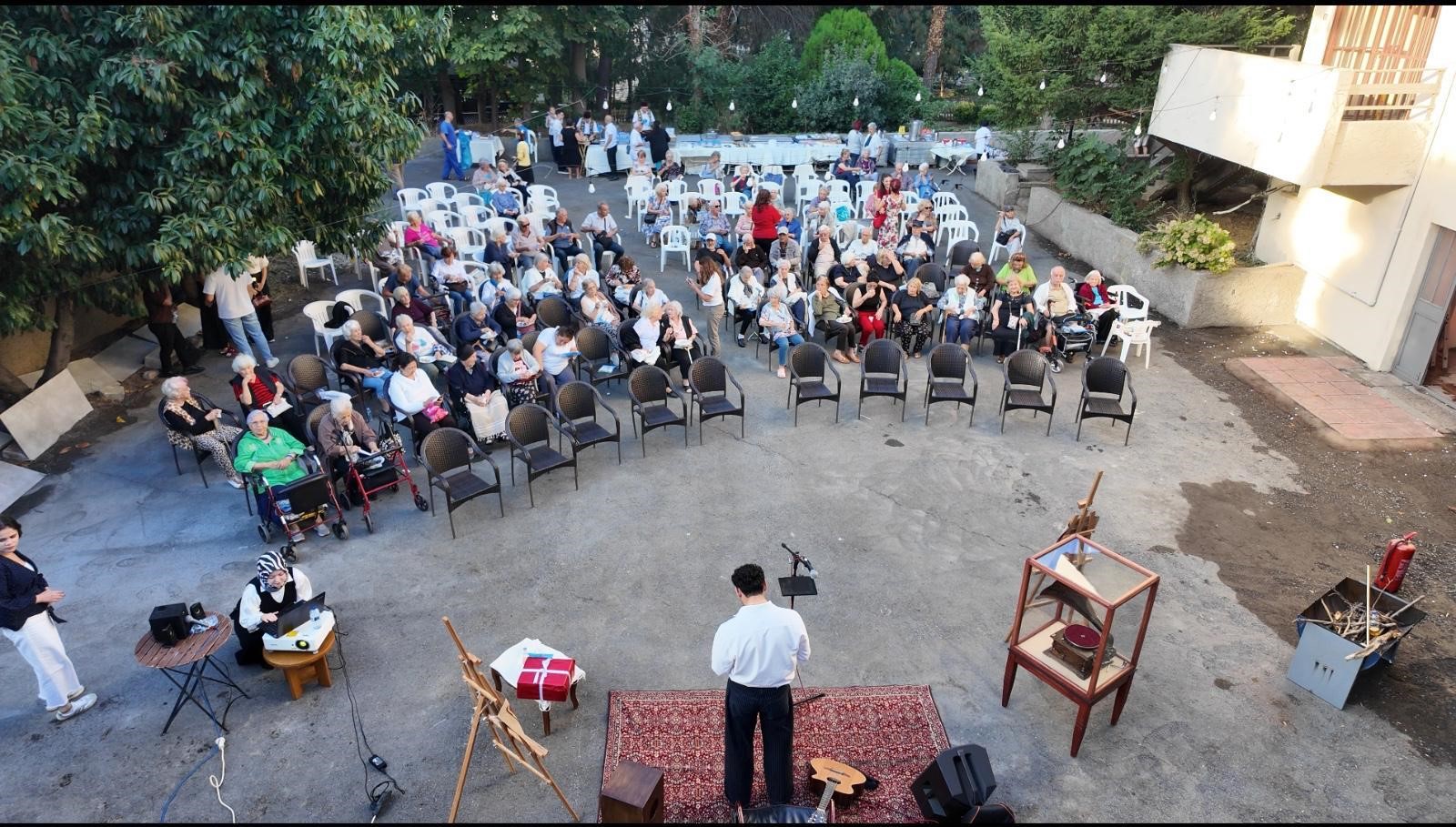 İl Müdürlüğümüz Yaşlı Hizmetleri Birimi Koordinasyonunda, Huzurevlerimizde Kalan Sakinlerimizin Katılımıyla Anlamlı Bir Nostalji Gecesi Düzenlendi