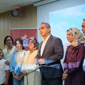 İl Müdürümüz Sn. Ömer Faruk ERGÜN, Engelsiz Yaşam BRM’inde bakım altında olan özel bireylerimizin düzenlediği karaoke etkinliğine katılım sağladı. - fotoğraf 1