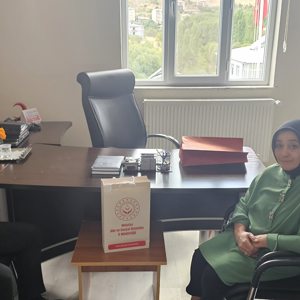 İl Müdürümüz Sayın Ömer Faruk ERGÜN, Arapgir ilçemizde ikamet eden aziz şehitlerimiz; Polis Şahin GÜNEŞ ve Er Hasan Hüseyin BULUT 'un kıymetli yakınlarını ikametlerinde ve iş yerlerinde ziyaret etti.  Şehitlerimizin ruhu şâd olsun. - fotoğraf 2