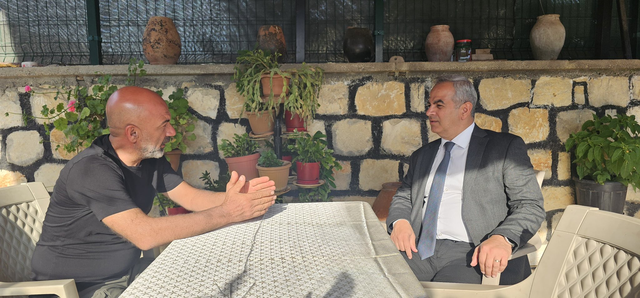 İl Müdürümüz Sayın Ömer Faruk ERGÜN, Arapgir ilçemizde ikamet eden aziz şehitlerimiz; Polis Şahin GÜNEŞ ve Er Hasan Hüseyin BULUT 'un kıymetli yakınlarını ikametlerinde ve iş yerlerinde ziyaret etti.  Şehitlerimizin ruhu şâd olsun.
