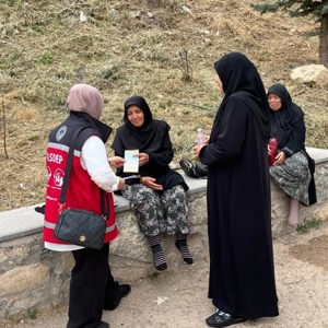 Ailenin Korunması ve Kadına Karşı Şiddetin Önlenmesine Dair Kanun’a İlişkin Bilgilendirici Afişler Asılarak Broşürler Dağıtıldı - fotoğraf 2