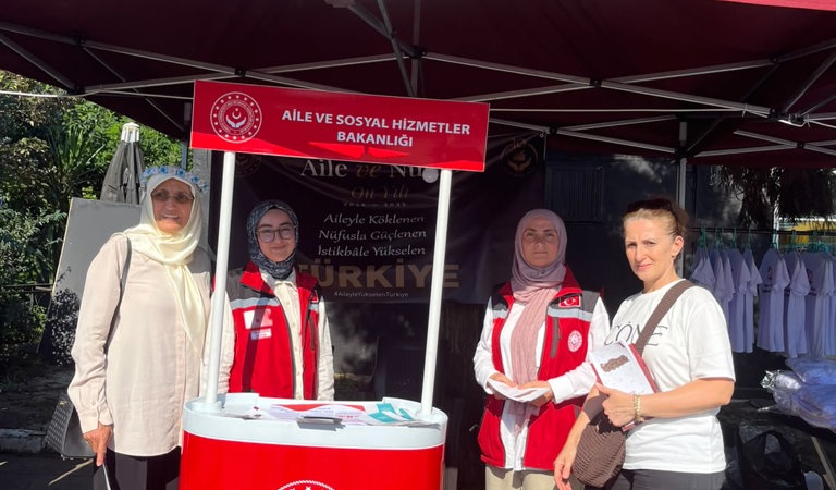 Arhavi Festivalinde Kurum Personellerimiz Tarafından Bilgilendirici Broşür Dağıtımı Gerçekleştirildi