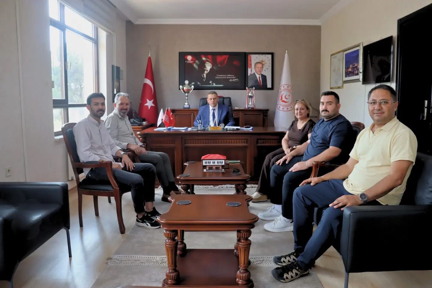 Türk Sağlık-Sen Karabük Şube Başkanı  Sadık Doğdu, beraberindeki heyetle birlikte yeni görevinde İl Müdürümüz Sami Çift’e hayırlı olsun ziyaretinde bulundu.