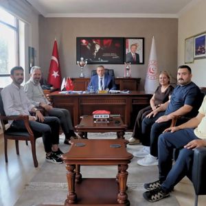 Türk Sağlık-Sen Karabük Şube Başkanı  Sadık Doğdu, beraberindeki heyetle birlikte yeni görevinde İl Müdürümüz Sami Çift’e hayırlı olsun ziyaretinde bulundu. - fotoğraf 1