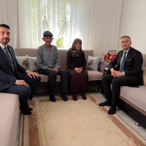 İl Müdürümüz Sayın Alper Alp, Şehit Polis Memuru Zafer Mat’ın ailesini ziyaret etti. - fotoğraf 1