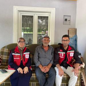 Kahraman Şehidimiz Adem Akpınar’ın bizlere emaneti olan kıymetli ailesini ziyaret ederek ellerinden öptük. - fotoğraf 1