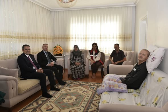 Vali Yardımcımız Sayın Hasan Çimer ve İl Müdürümüz Sayın Alper Alp, Kıbrıs Barış Harekâtı’nın kahraman tanıklarından Kıbrıs Gazimiz Mustafa Öztürk’ü evinde ziyaret etti.