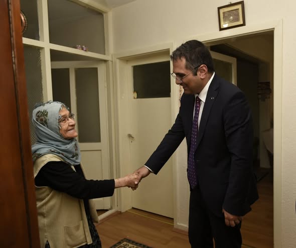 Vali Yardımcımız Sayın Hasan Çimer ve İl Müdürümüz Sayın Alper Alp, 2001 yılında Edirne’de şehit düşen kahraman polisimiz Nuri Tanışman’ın değerli annesi Dürrüsaf Tanışman’ı evinde ziyaret etti. 