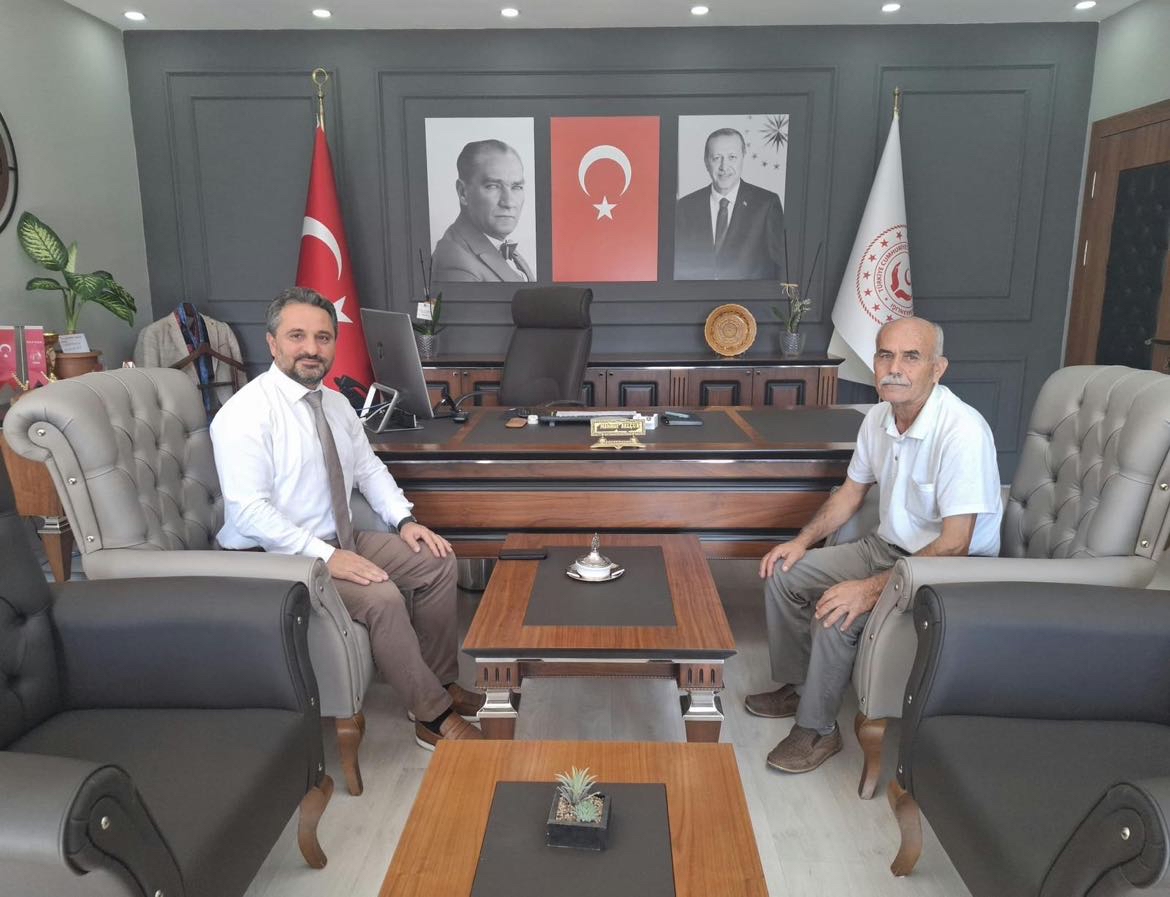 Şehit Söz. Er Adnan ERGEN’in kıymetli babası Mehmet ERGEN, İl Müdürümüz Mahmut SELÇUK’u makamında ziyaret etti. 
