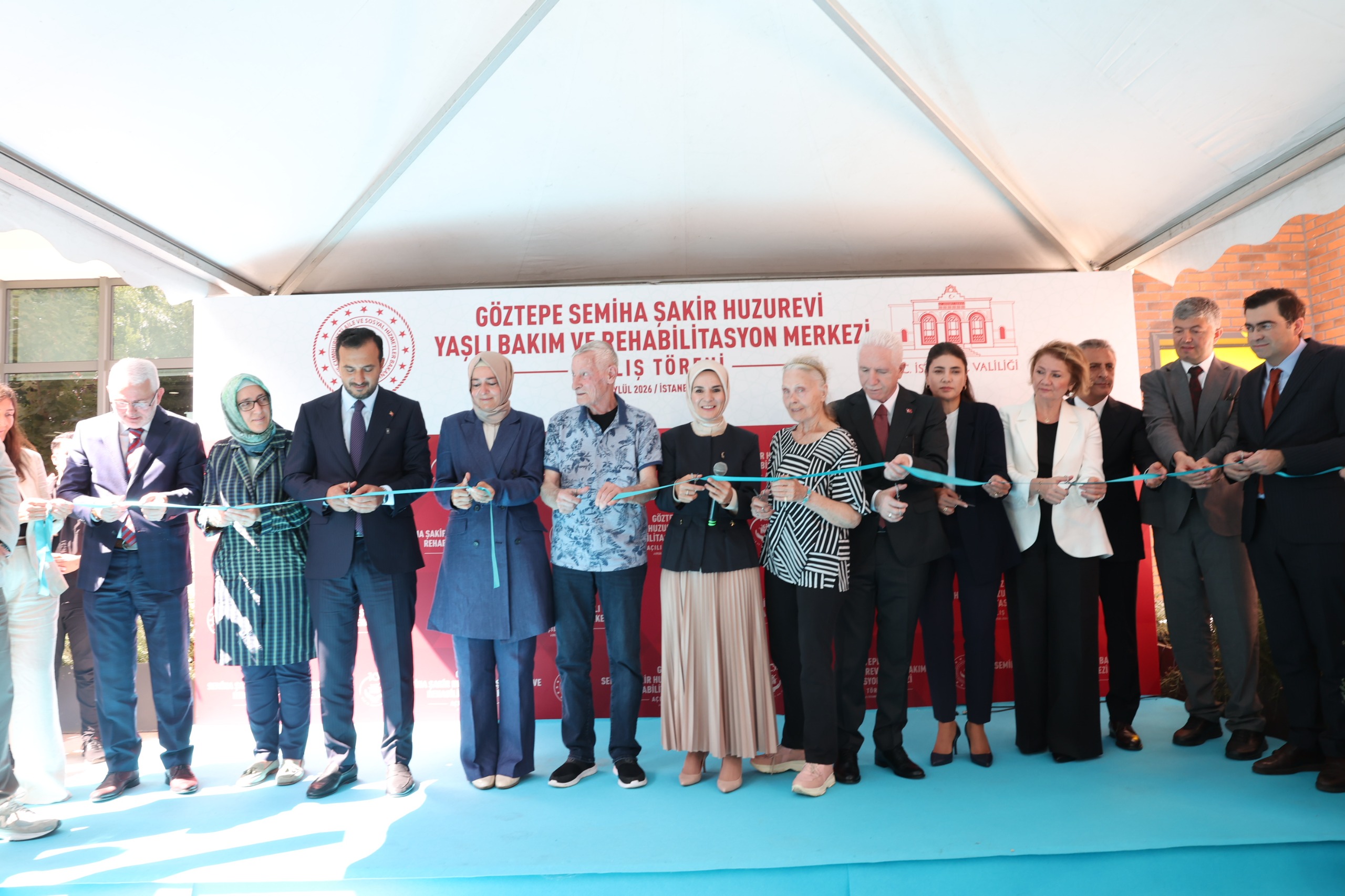 Bakanımız Göktaş, Göztepe Semiha Şakir Huzurevi Yaşlı Bakım ve Rehabilitasyon Merkezi'nin açılışına katıldı