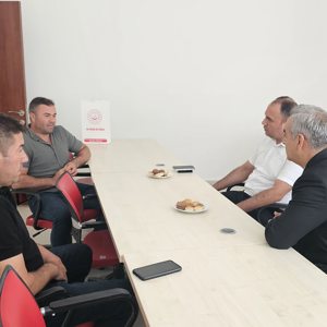 İl Müdürümüz Sayın Ömer Faruk ERGÜN, aziz şehitlerimiz;  Hasan KARAGÜLLE, Adem KELEŞ, Ahmet ÖZGÜN ve Hakan ORMANCI’nın  Darende ilçemizde ikamet eden kıymetli yakınlarını ziyaret etti. - fotoğraf 3