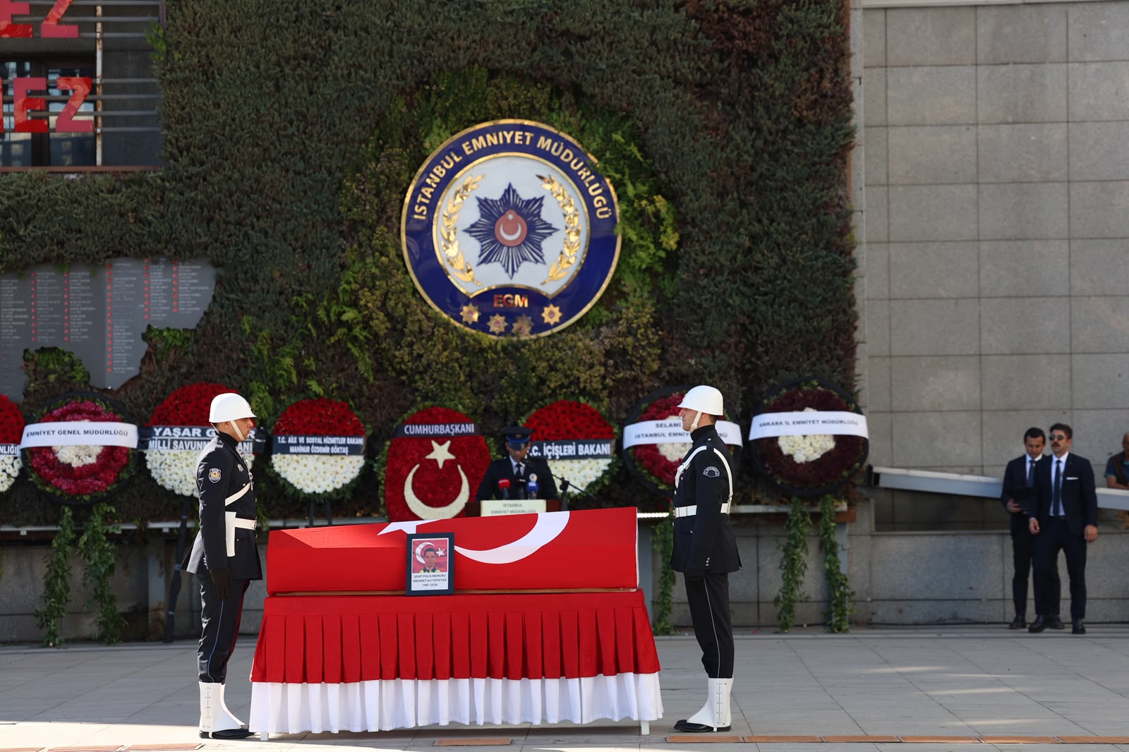Aziz Hatırasına Saygıyla