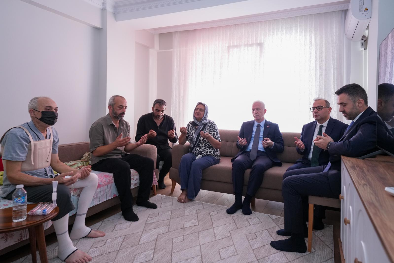 İl Müdürümüz Sn. Ömer Turan, İstanbul Valimiz Sn. Davut Gül Eşliğinde Şehit Polis Memuru Melih Kaygusuz'un Ailesine Taziye Ziyaretinde Bulundu