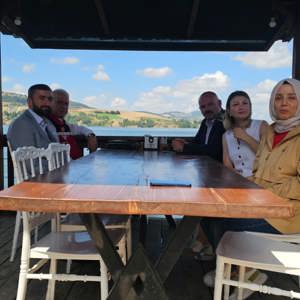 Bafra 75. Yıl Huzurevi Sakinlerimiz Derbent Barajı’nda Keyifli Bir Gün Geçirdi - fotoğraf 3