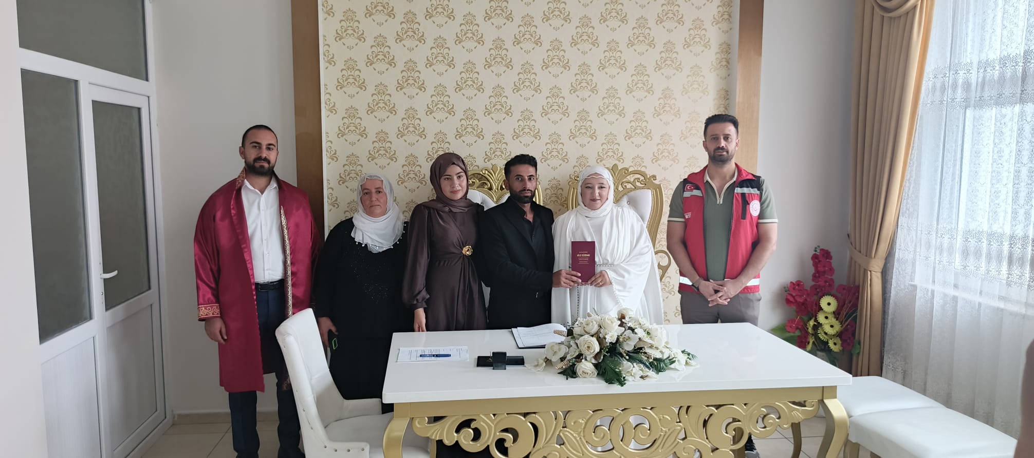 Gençlerimizin Mutluluğuna Ortak Oluyoruz