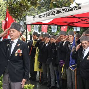30 Ağustos Zafer Bayramı’nda Atatürk Anıtı’na Çelenk Sunuldu - fotoğraf 1