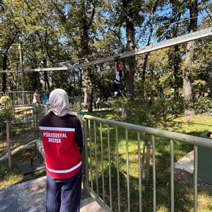 Canik Sosyal Hizmet Merkezi’nden Çocuklarımıza Macera Parkı Etkinliği: Onların Ellerini Tutarken Yüreklerine Dokunuyoruz - fotoğraf 2